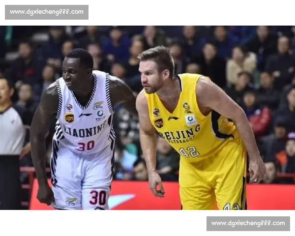 兰多夫对决赛季最佳球员 引领篮球盛宴上演经典对决 兰多夫对决赛季最佳球员 引领篮球盛宴上演经典对决